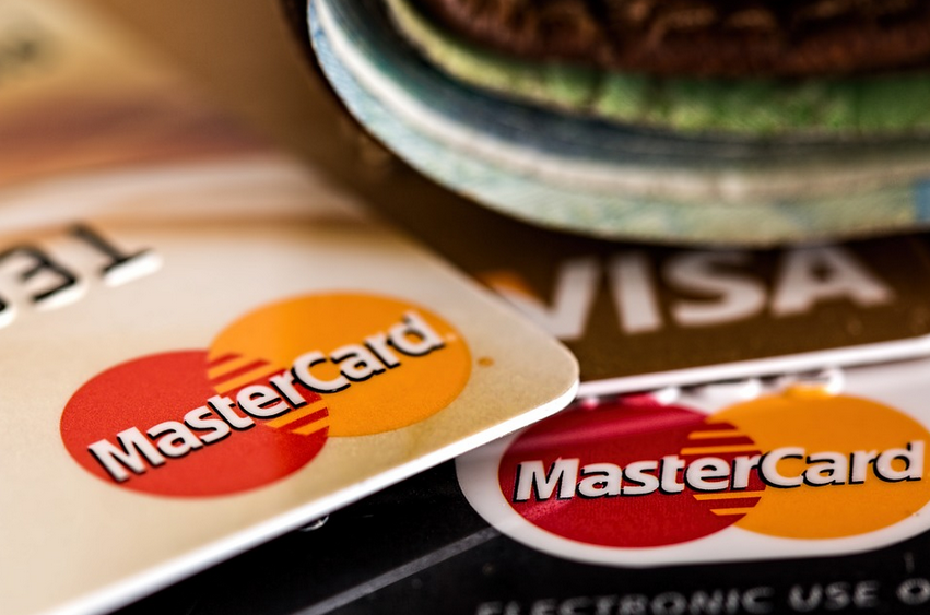 ビットコインとクレジットカードの違いとは？